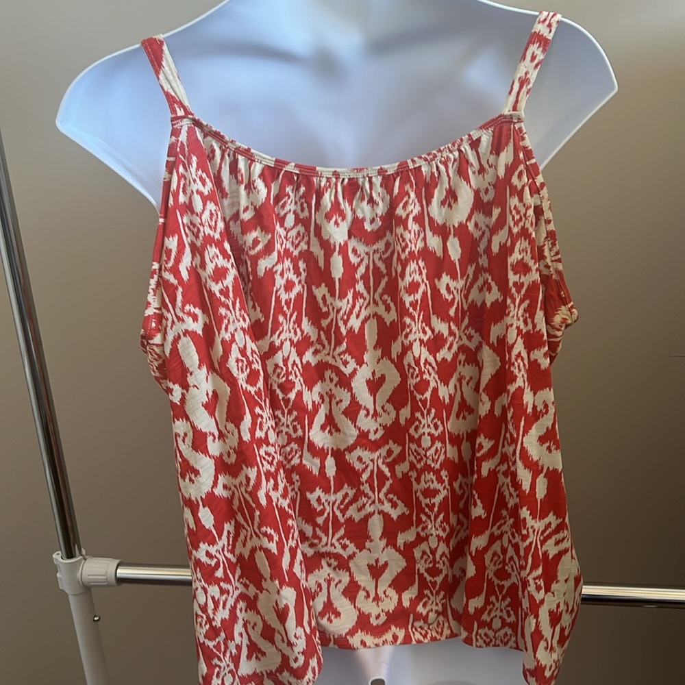 Cute Plus Size Damask Inspired Print Sleeveless Top.  Avenue size 26/28 - Picture 3 of 6